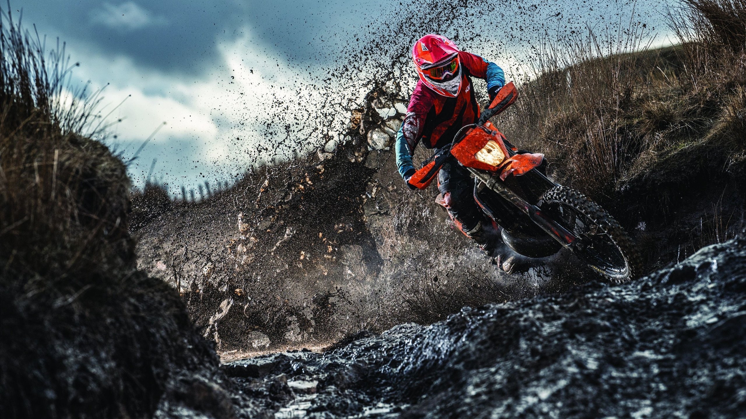 萨拉赫如公牛冲破荆棘，关键助攻点亮胜利之路，萨拉赫如公牛冲破荆棘，关键助攻点亮胜利之路